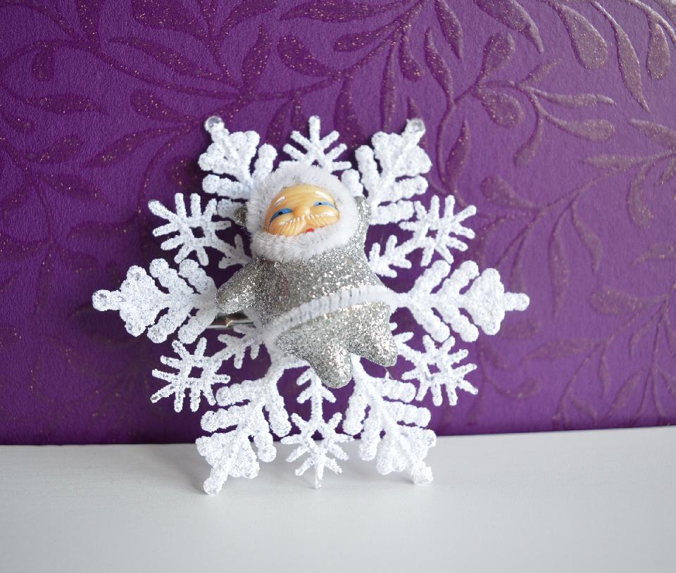 IMAGE - Snowflake hairpin with silver glittered Santa.