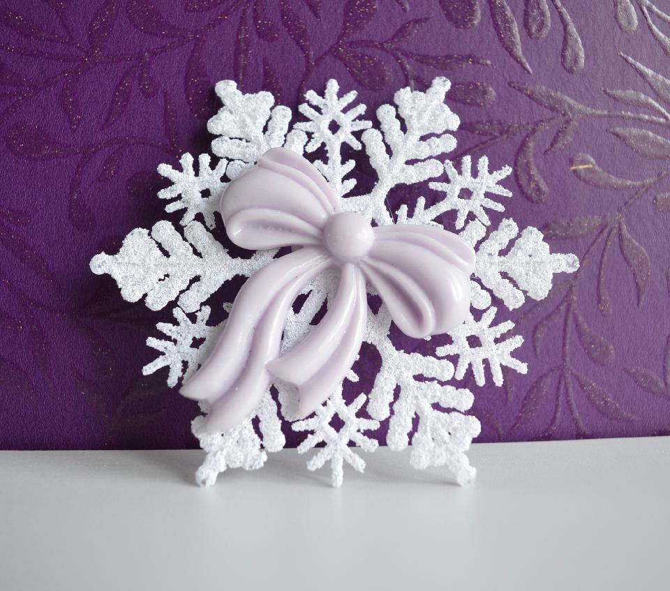 IMAGE - Simple snowflake hairpin with purple bow.